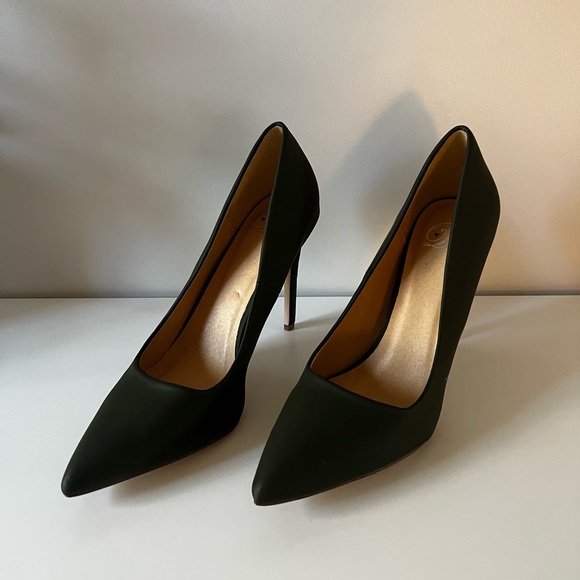 Green Heels - Picture 2 of 3